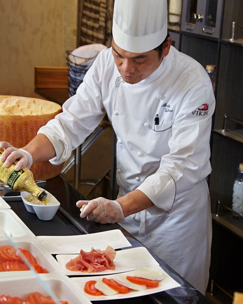 Oceans_Staff_Manfredis_Chef_Kitchen