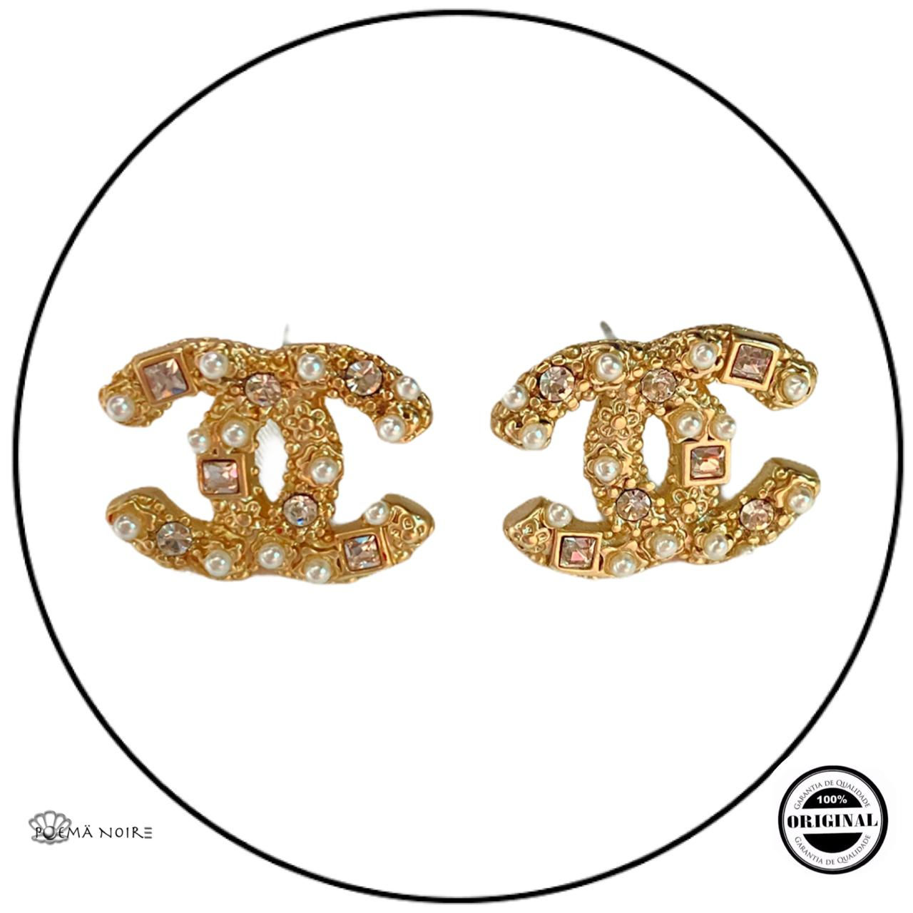 Brinco Chanel confeccionado em metal dourado