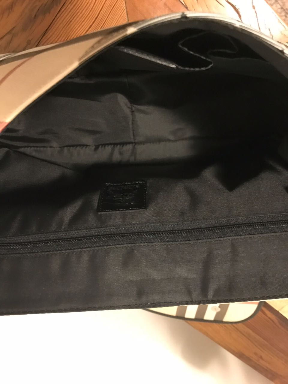 Miniatura: Bolsa Burberry Carteiro média em London Check