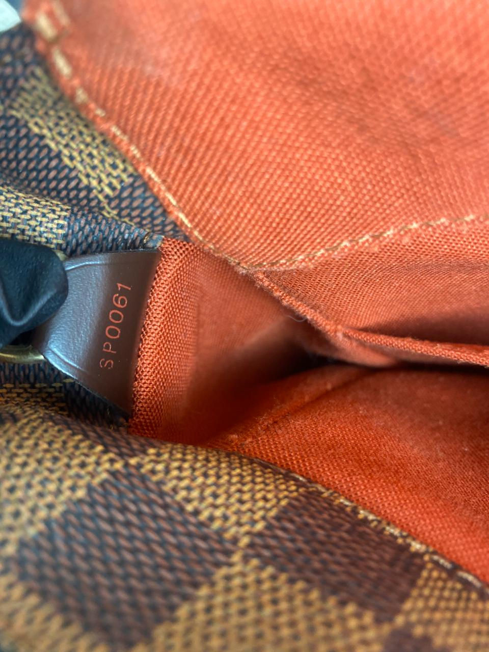 Miniatura: Bolsa Louis Vuitton Bastille Messenger