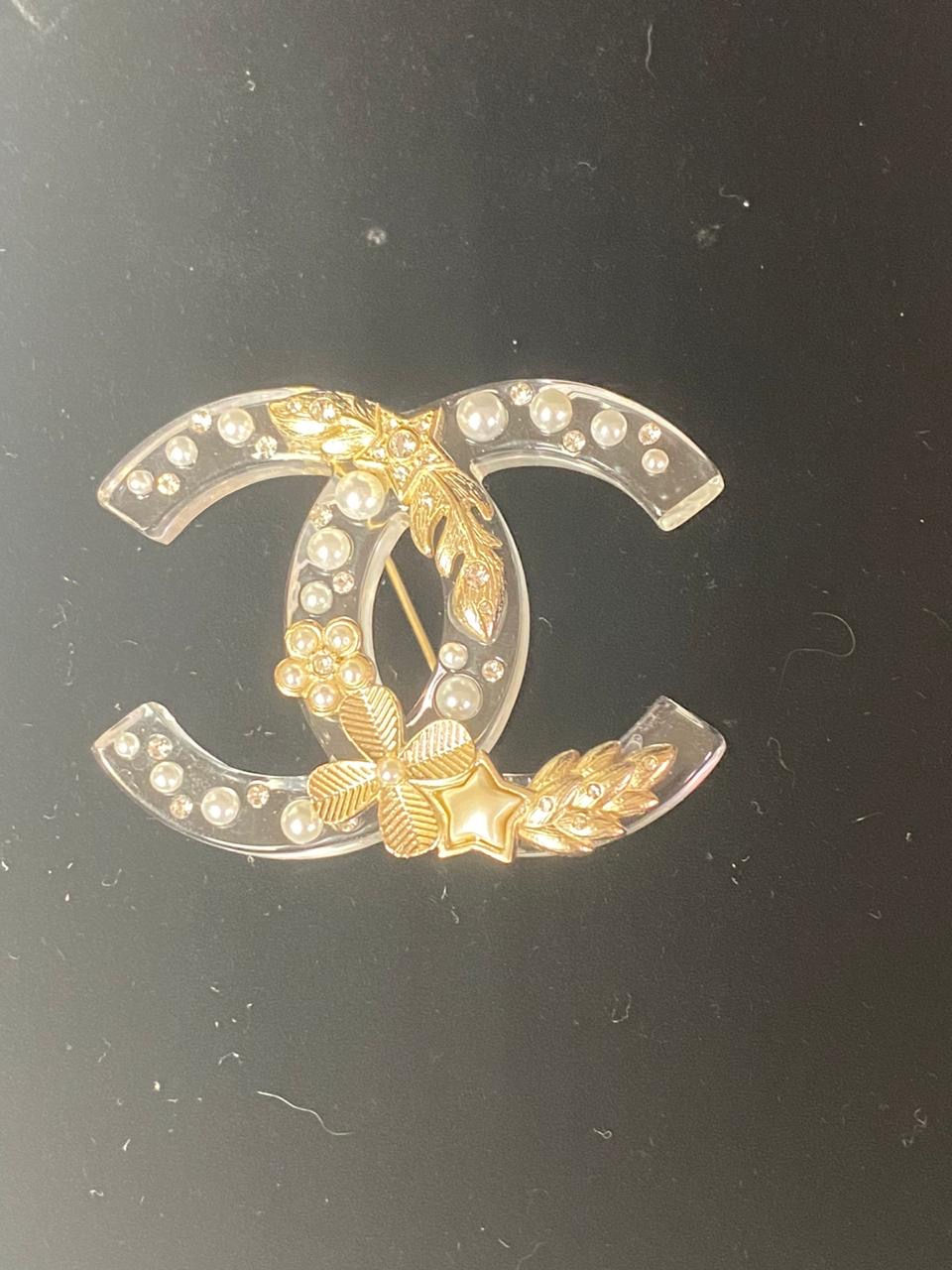 Miniatura: Broche Chanel Monograma