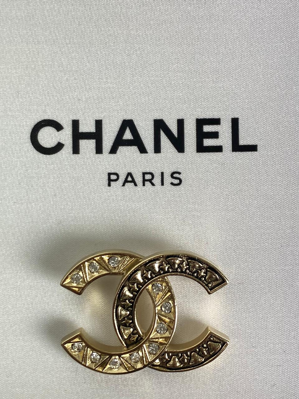 Miniatura: Broche Chanel Monograma