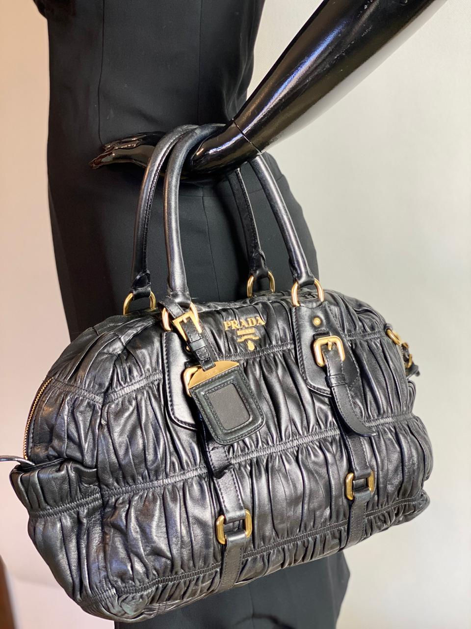 Miniatura: Bolsa Prada Nappa Gauffre Preta