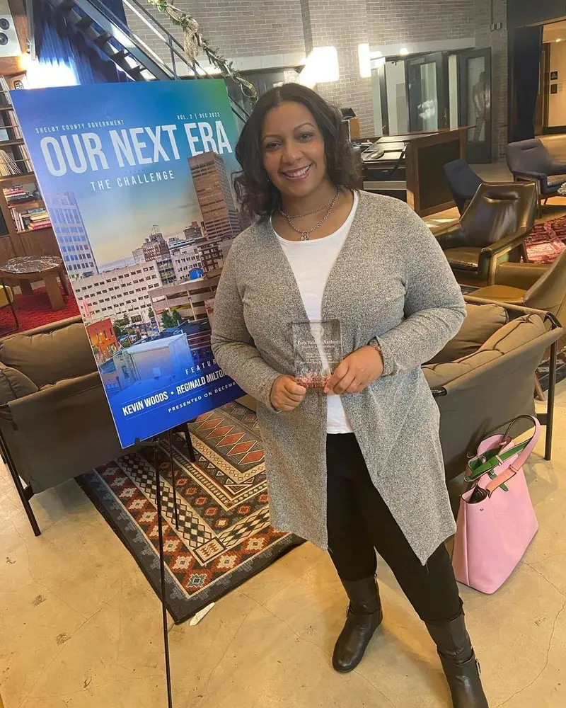 Carla Fields-Richardson with the New Era award