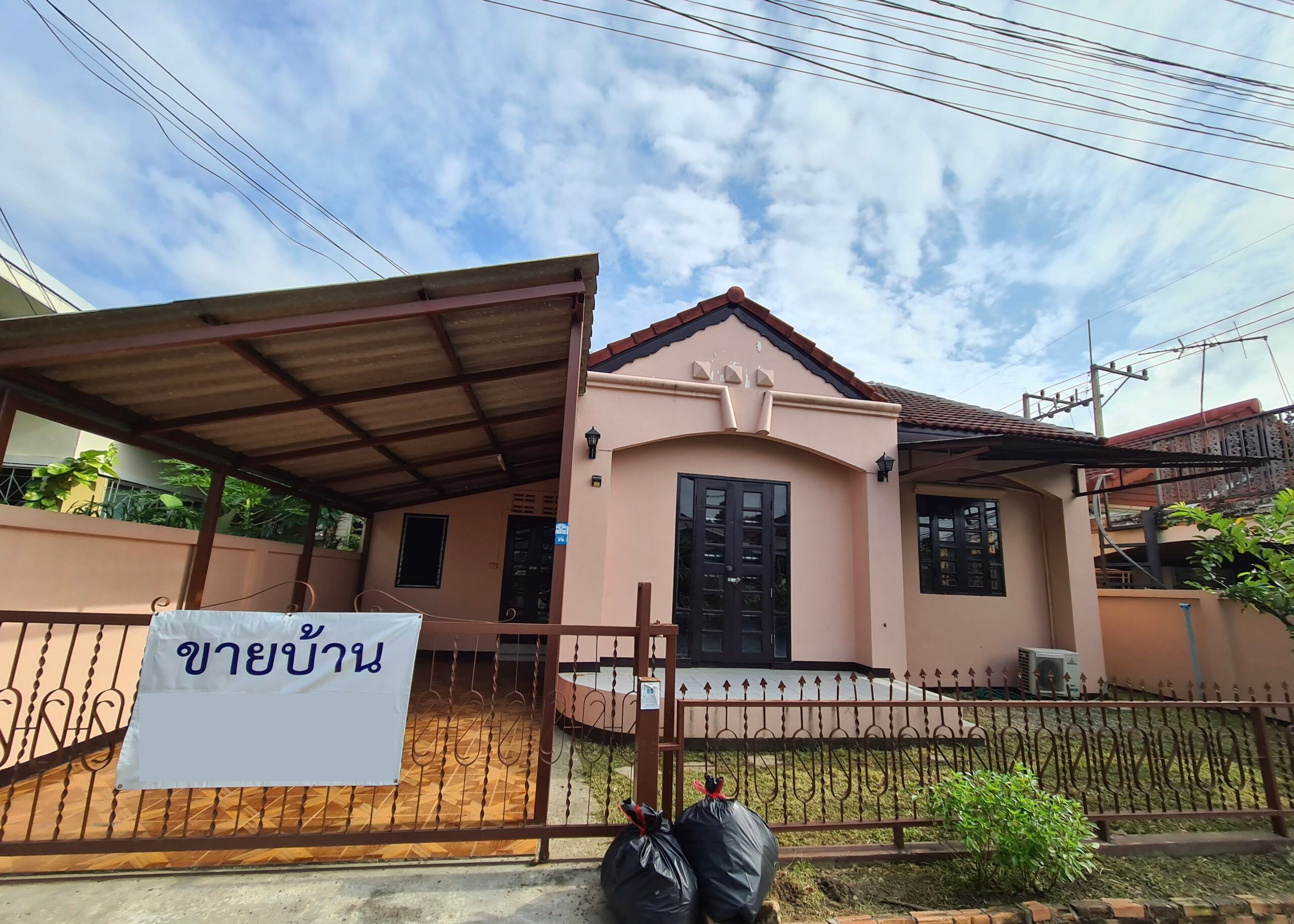 For Sale ขายบ้านชั้นเดียว 3 ห้องนอน อยู่ในหมู่บ้าน ต.สันผักหวาน หางดง