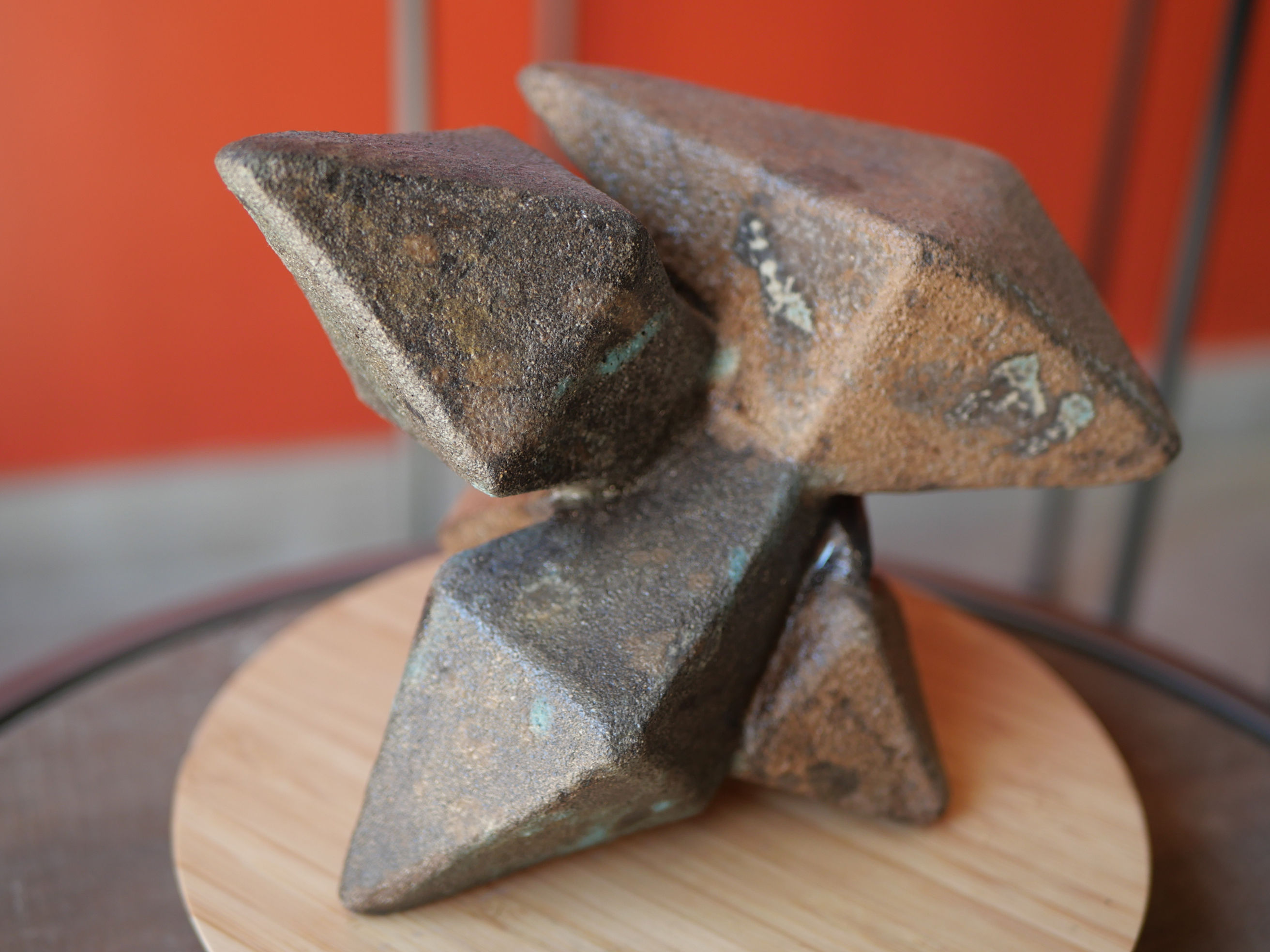 Sculpture en grès Octaèdre petit effet rouillé