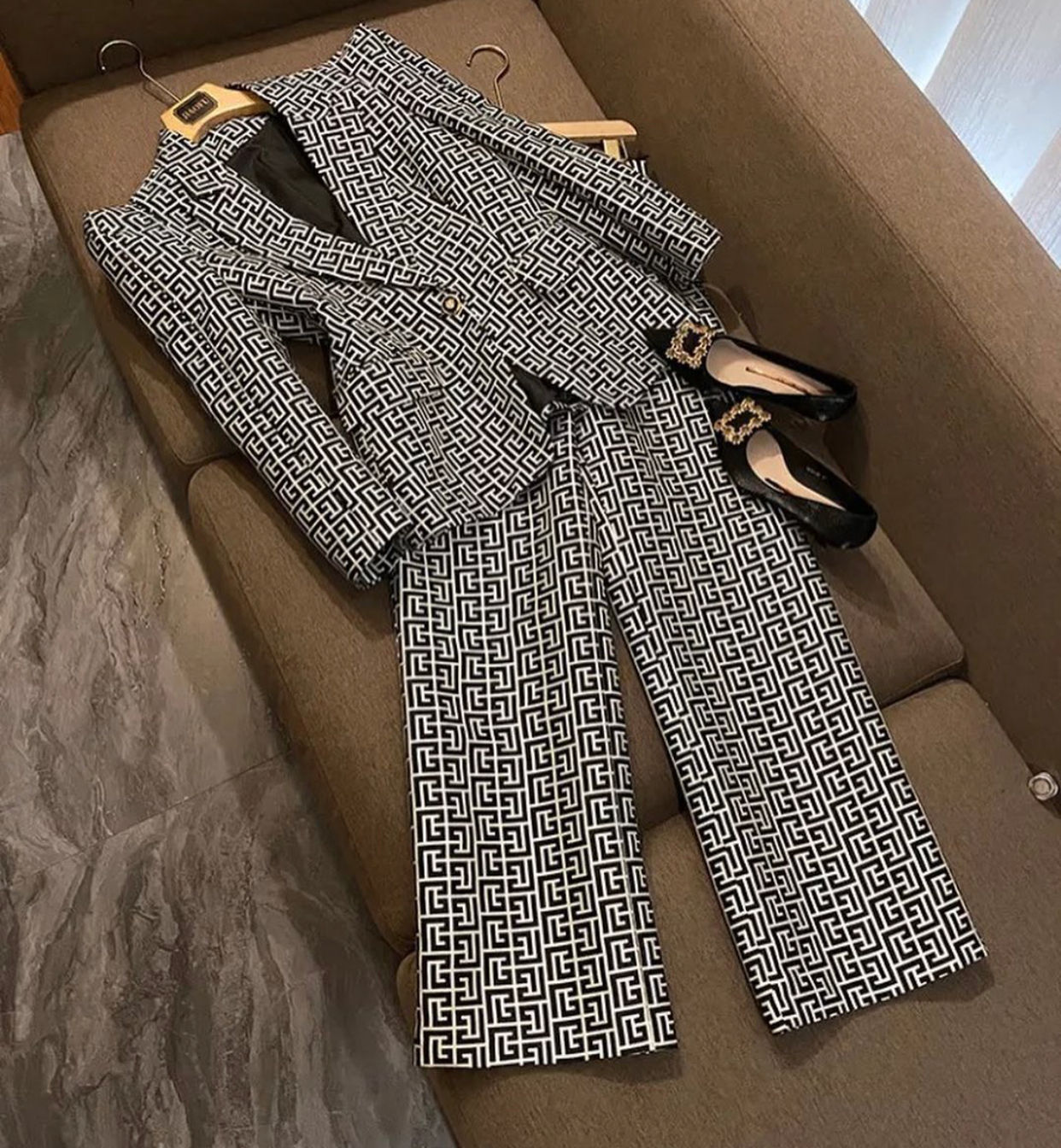 CONJUNTO SACO Y PANTALÓN
