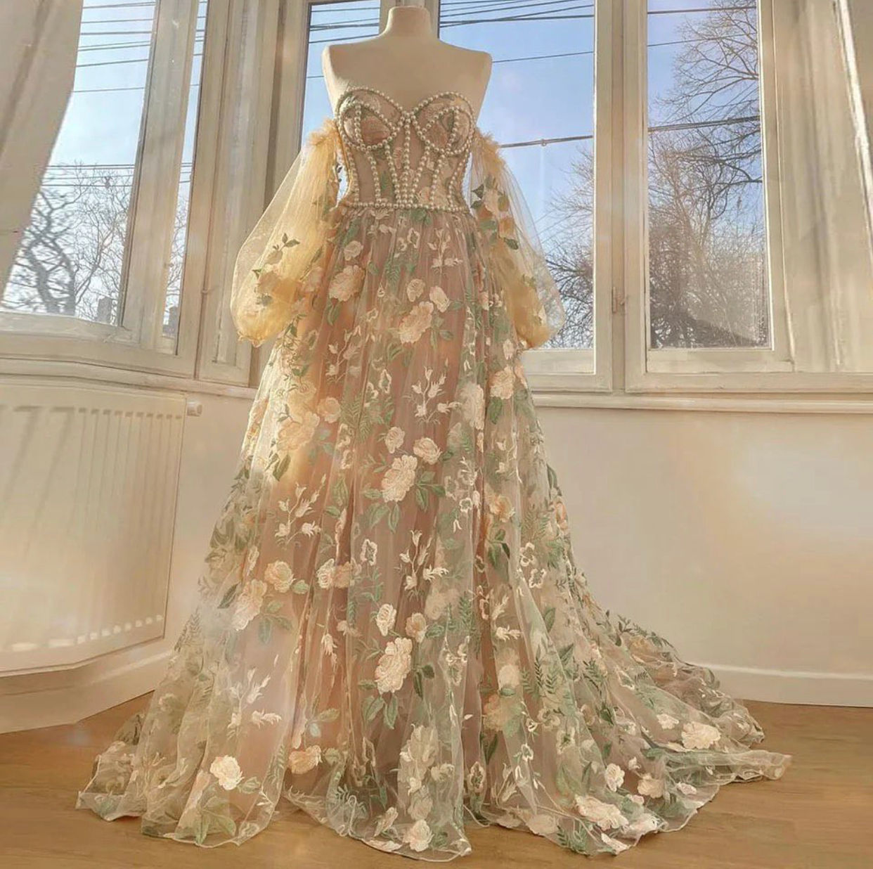 VESTIDO FLORES BEIGE