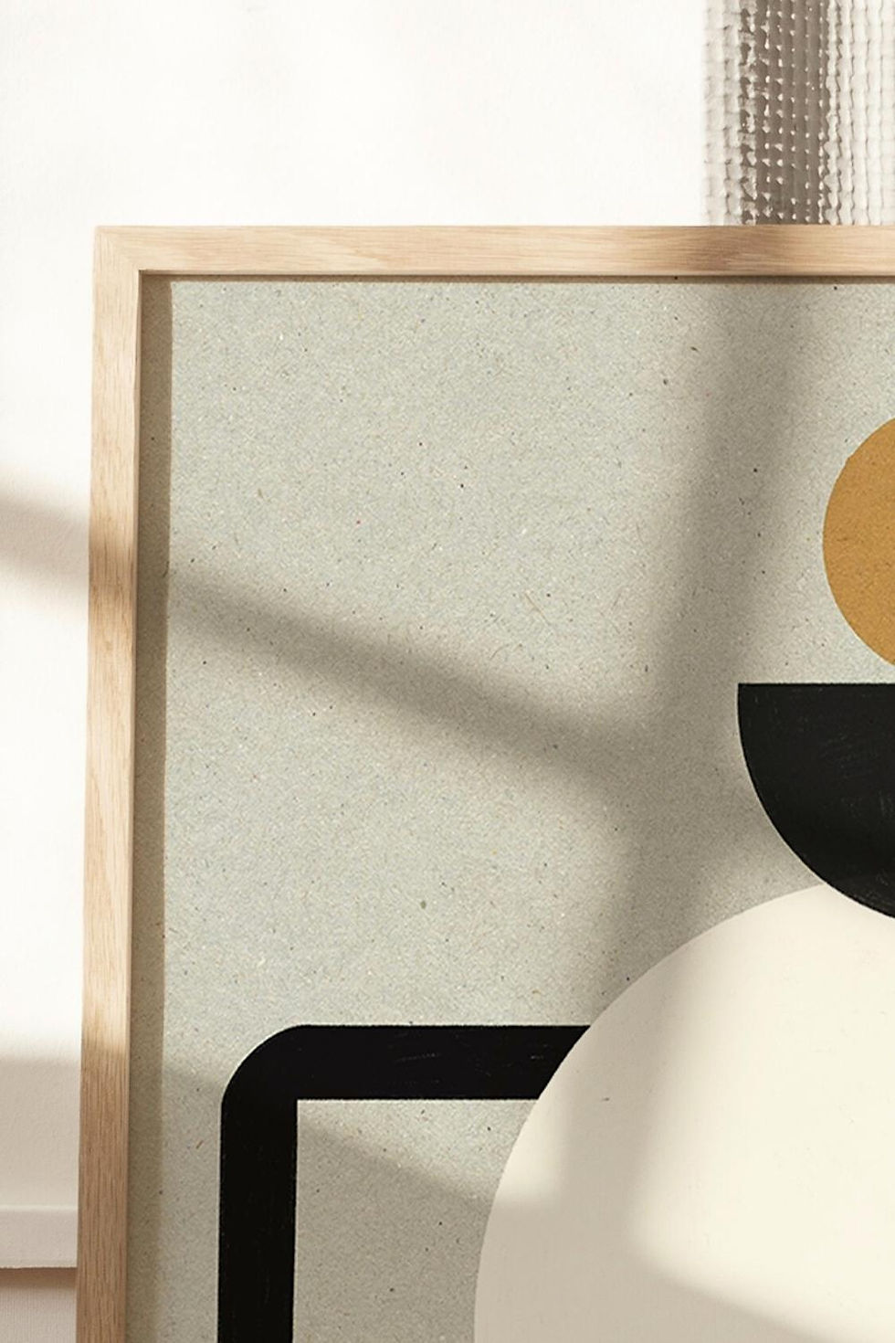 Miniaturbild: Abstraktes Grafik-Poster mit Teekanne in Creme-Weiß, Schwarz und Orange im Mid-Century-Stil