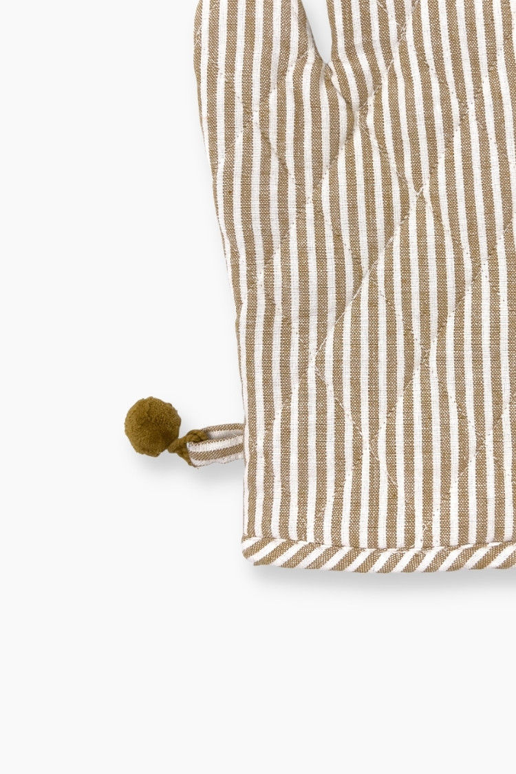 Ockerfarbene Ofenhandschuhe mit weißen Streifen im Landhausstil aus 100% Recycle-Baumwolle, 32x18 cm