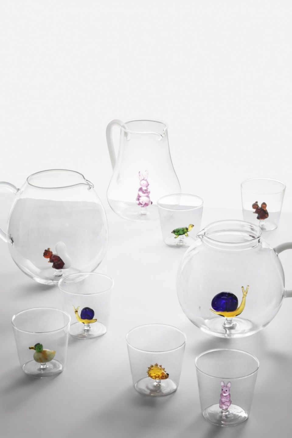 Trinkglas mit einem braunen Eichhörnchen in der Innenseite, hergestellt in Italien, H 8 cm