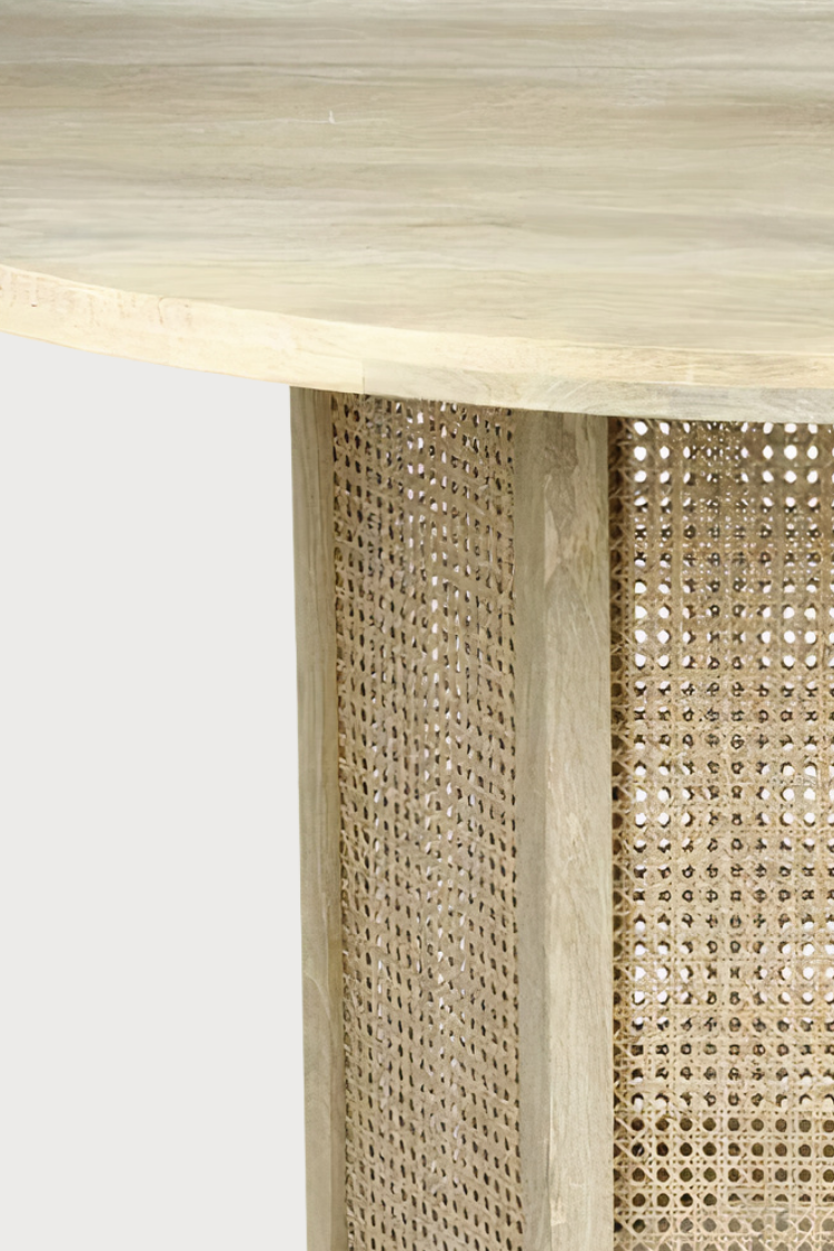 Thumbnail: Runder Esstisch mit Wiener Geflecht aus Holz in Beige