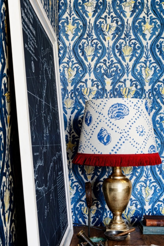 Miniaturbild: Vliestapete im Maritime-Stil mit Vintage-Malereien von Meeresfrüchten in Blau & Gelb