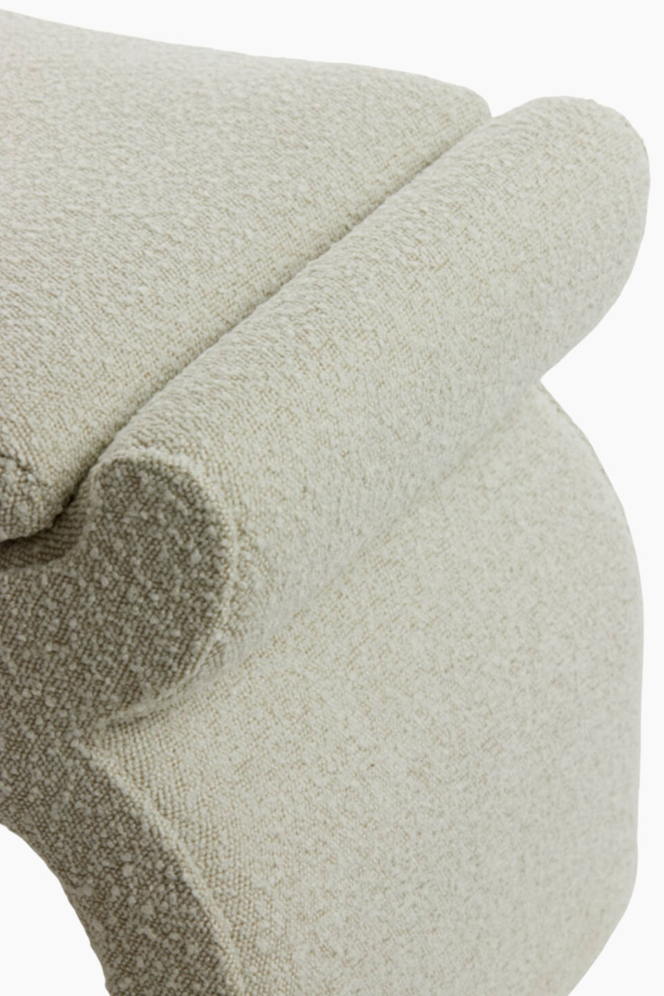 Thumbnail: Organischer Hocker mit weicher Sitzfläche Bouclé-Stoff in Offwhite, 60x46x46 cm
