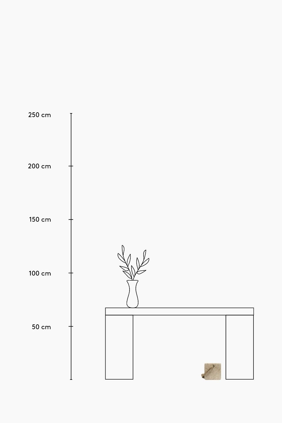 Miniaturbild: Quadratischer Türstopper aus Marmor in Hellbeige mit einer Bastschnur