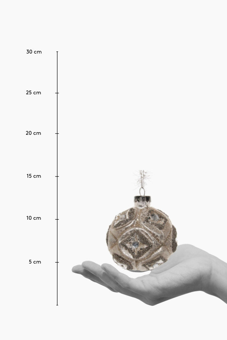 Thumbnail: Weihnachtskugel aus Glas in Silber im matten Finish mit Glitter-Verzierungen