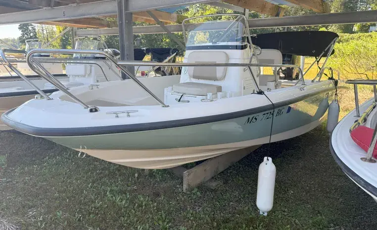 2017 Boston Whaler 180 Dauntless