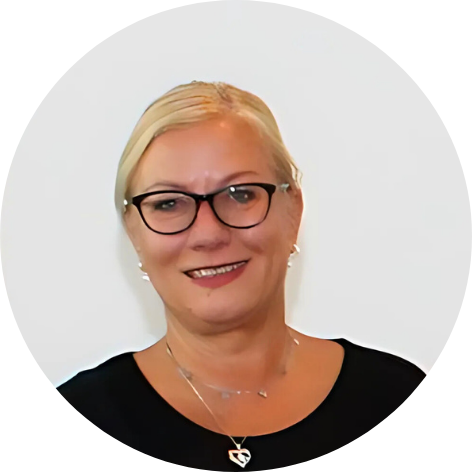 Smiling customer service employee Marion Mahr.