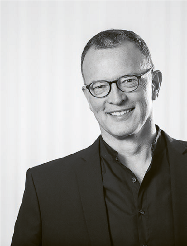 Portrait of architect Thomas Heinle - professional business photo in black and white