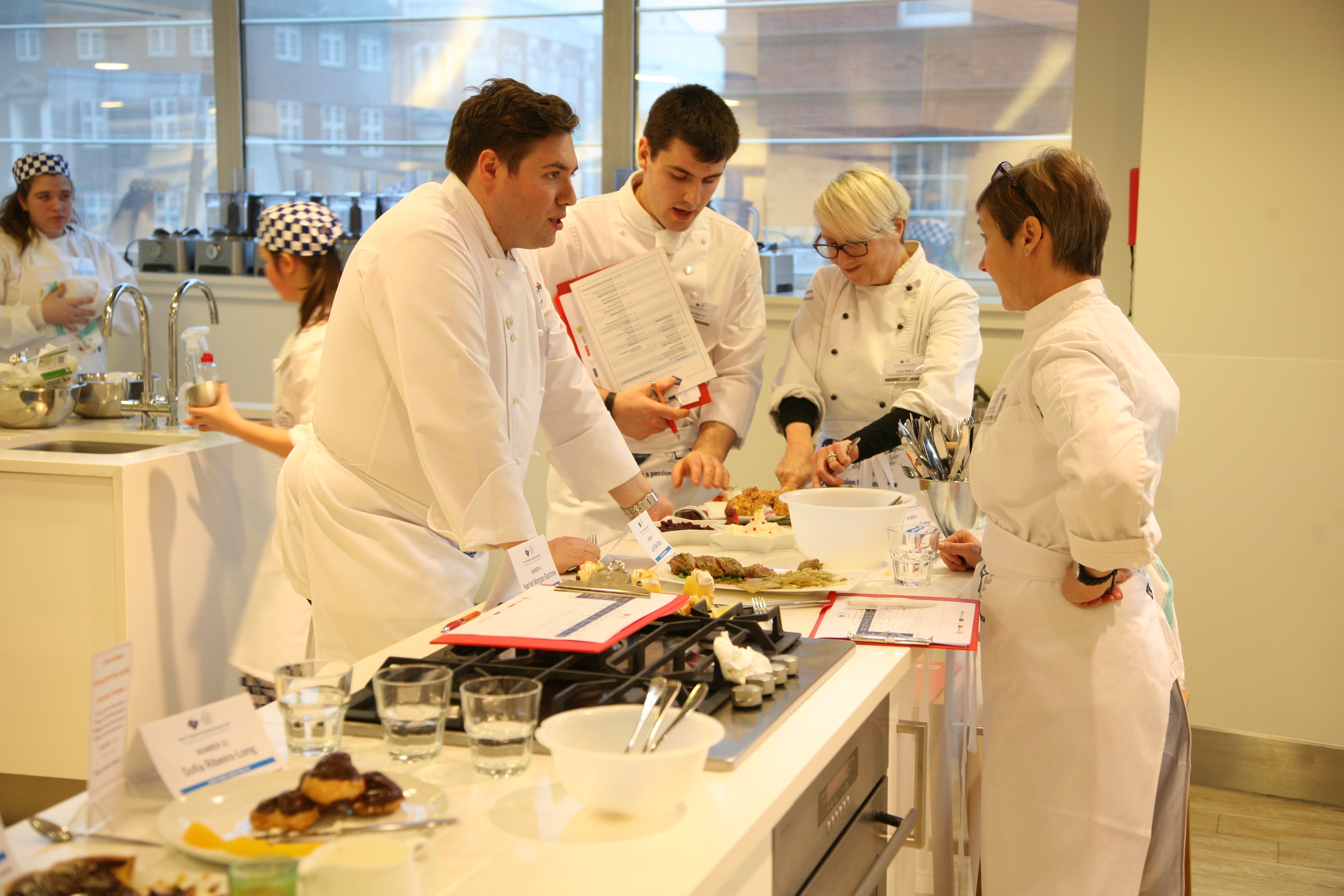 Judging the Dishes - Keen Young Cook