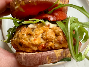 Hamburguesa de cigrons amb moniato rostit