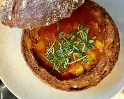 Венгерский Суп гуляш в ржаном хлебе