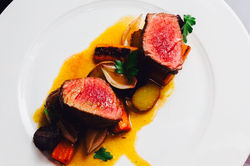 Оленина с печеными овощами