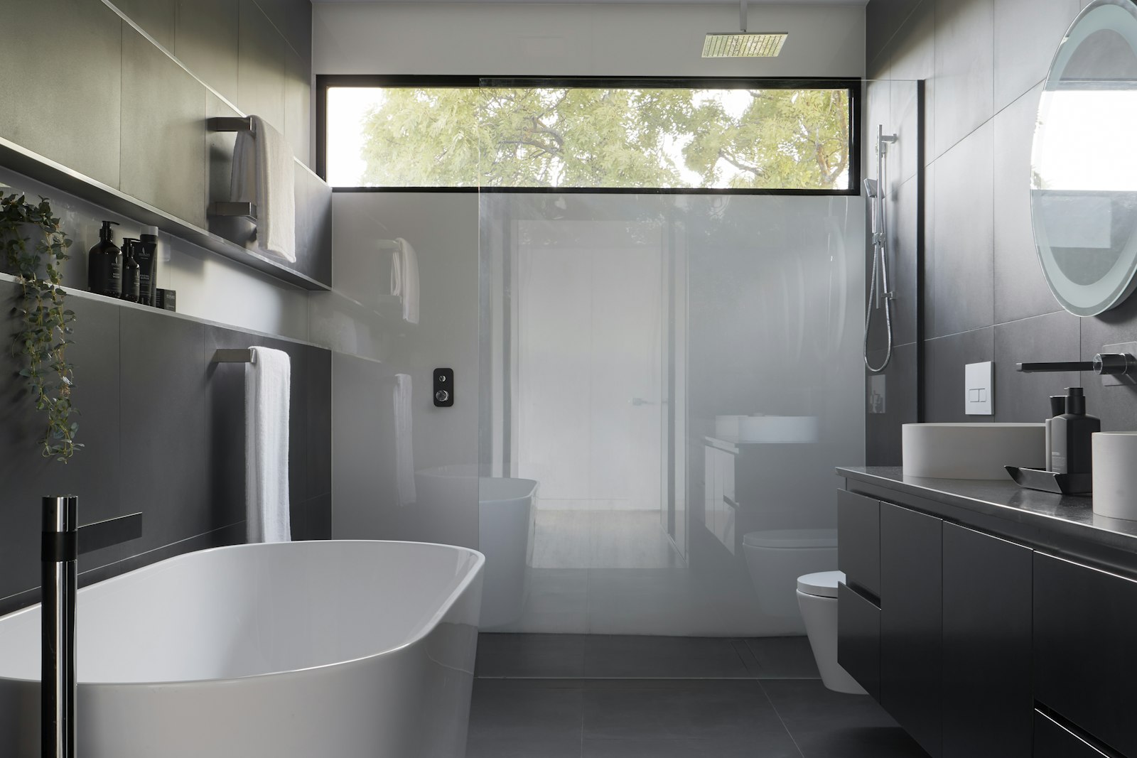 Stay bathroom with tub, no faces