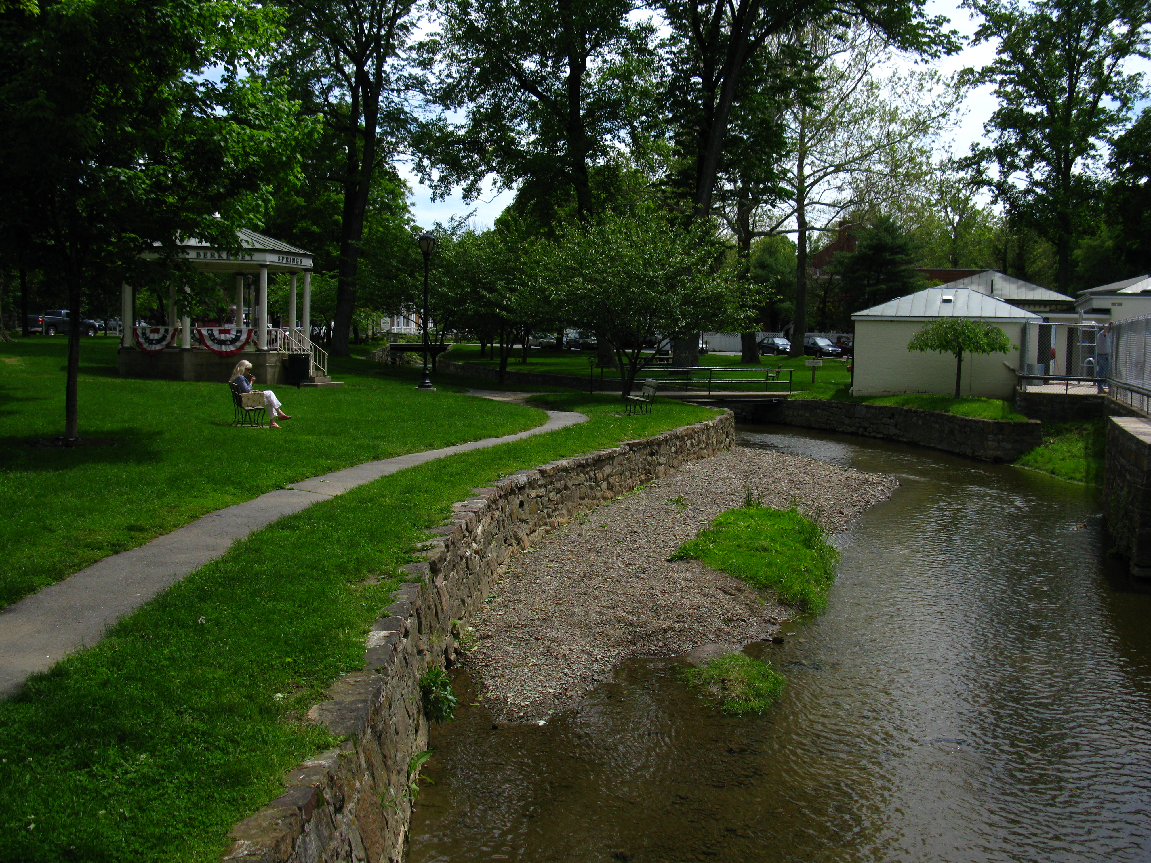 Quiet-season light on the Berkeley Springs State Park grounds