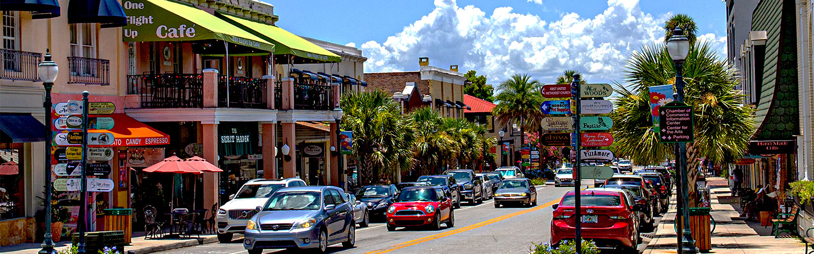 Downtown Mount Dora, Florida streetscape. Wikimedia Commons, CC BY-SA 4.0.