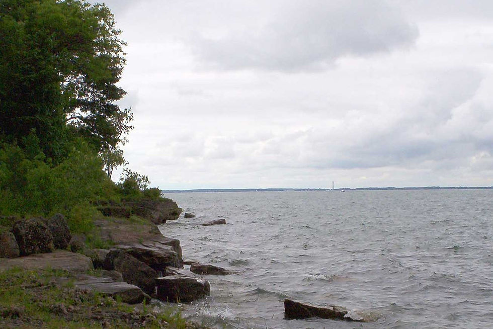 Geneva-on-the-Lake shoreline, Strip, or Lake Erie landmark, no people in foreground. Wikimedia: Alvar4.jpg
