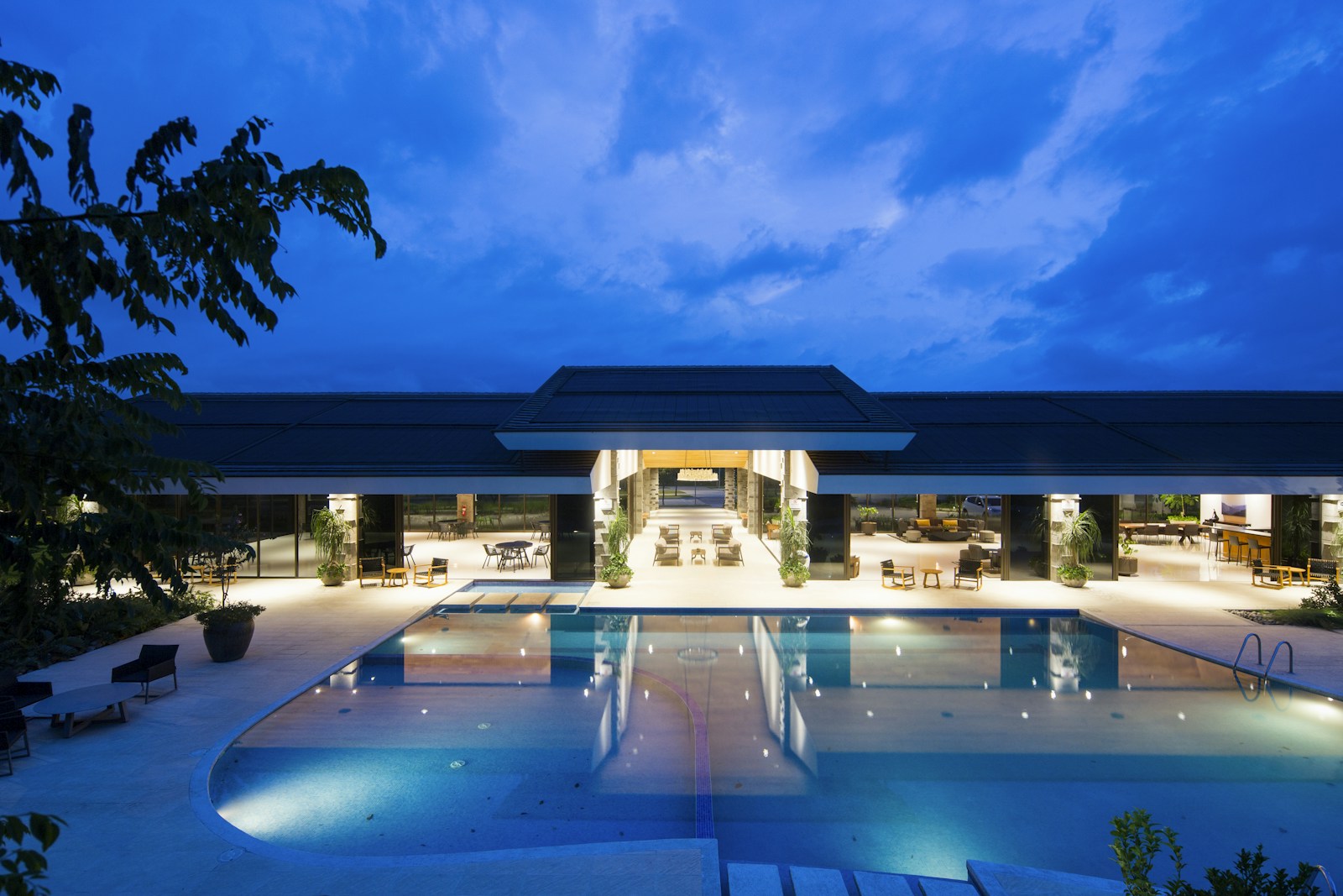 Stay exterior with pool, no faces
