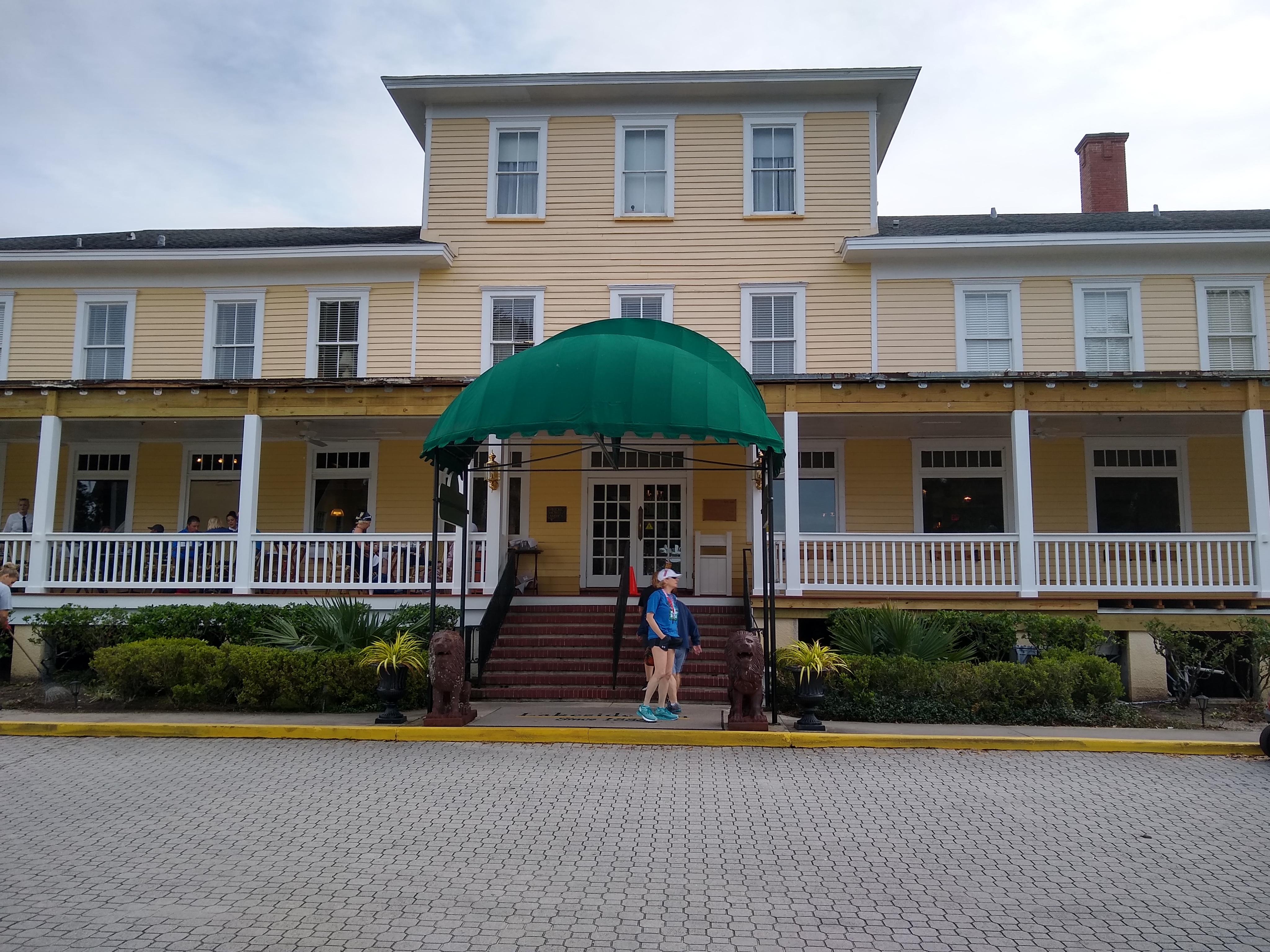 Lakeside Inn on Lake Dora in Mount Dora, Florida. Wikimedia Commons, CC BY-SA 4.0.
