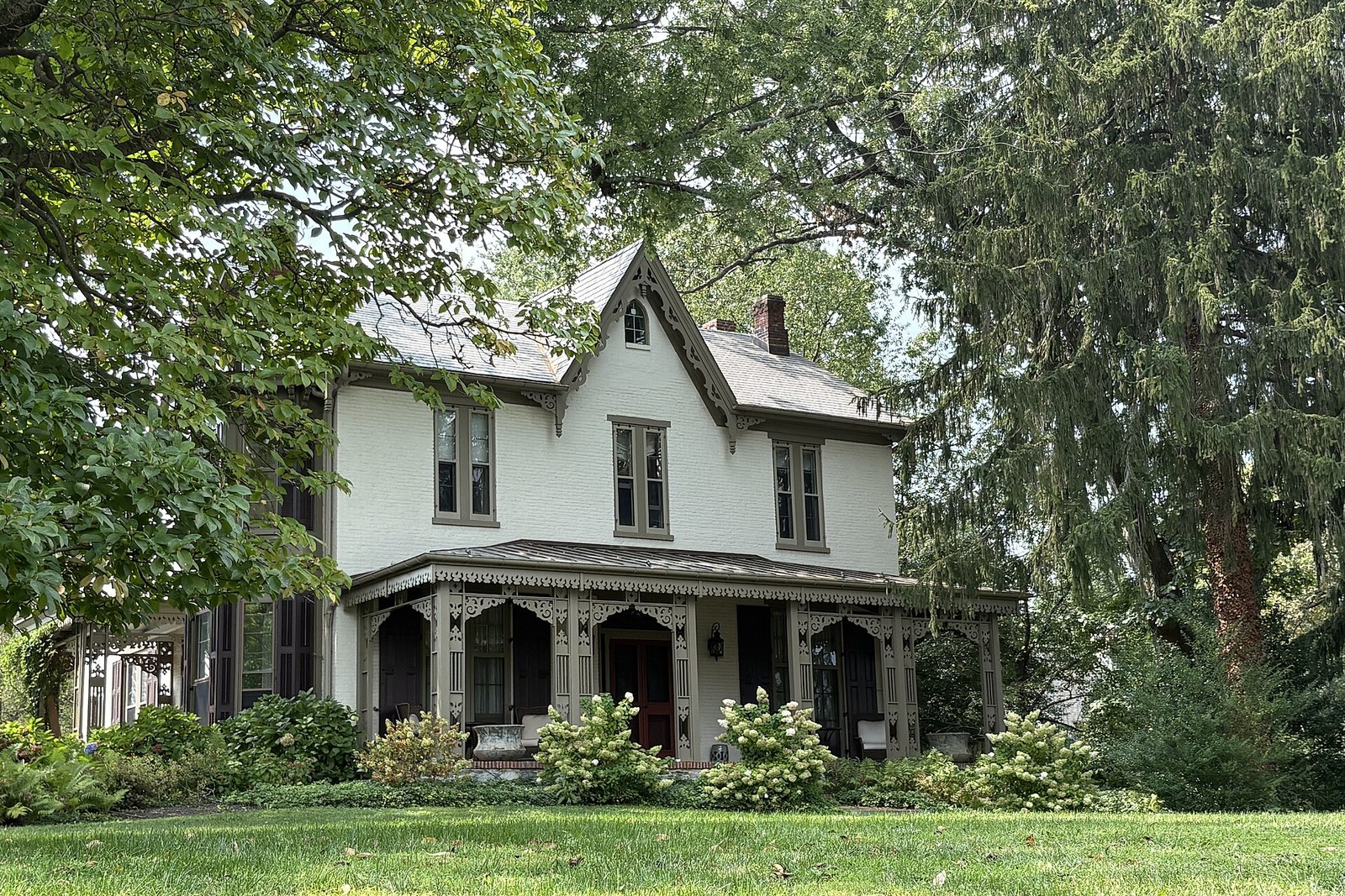 Mid-Atlantic Victorian stay exterior, no faces