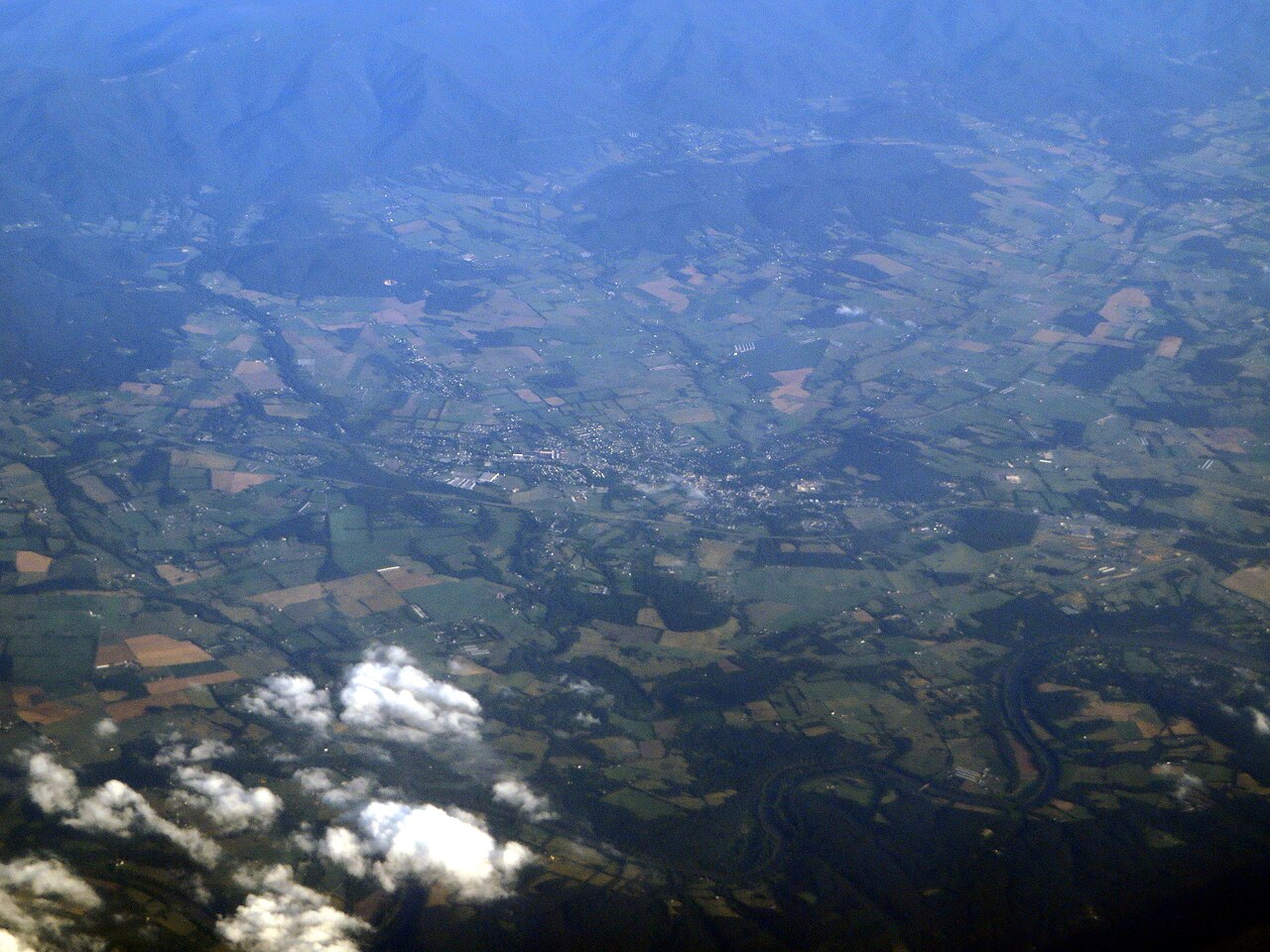 Massanutten Mountain from the air, looking along the ridge in Virginia.
