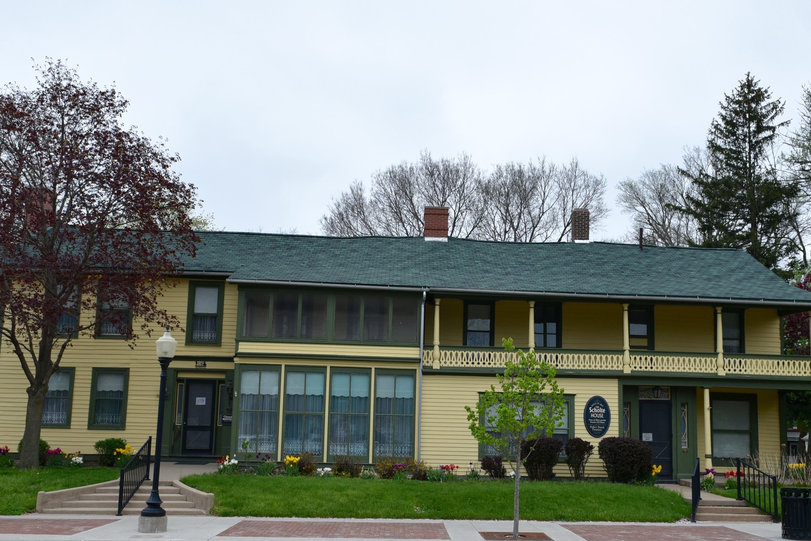 Stay exterior, porch inn, no faces