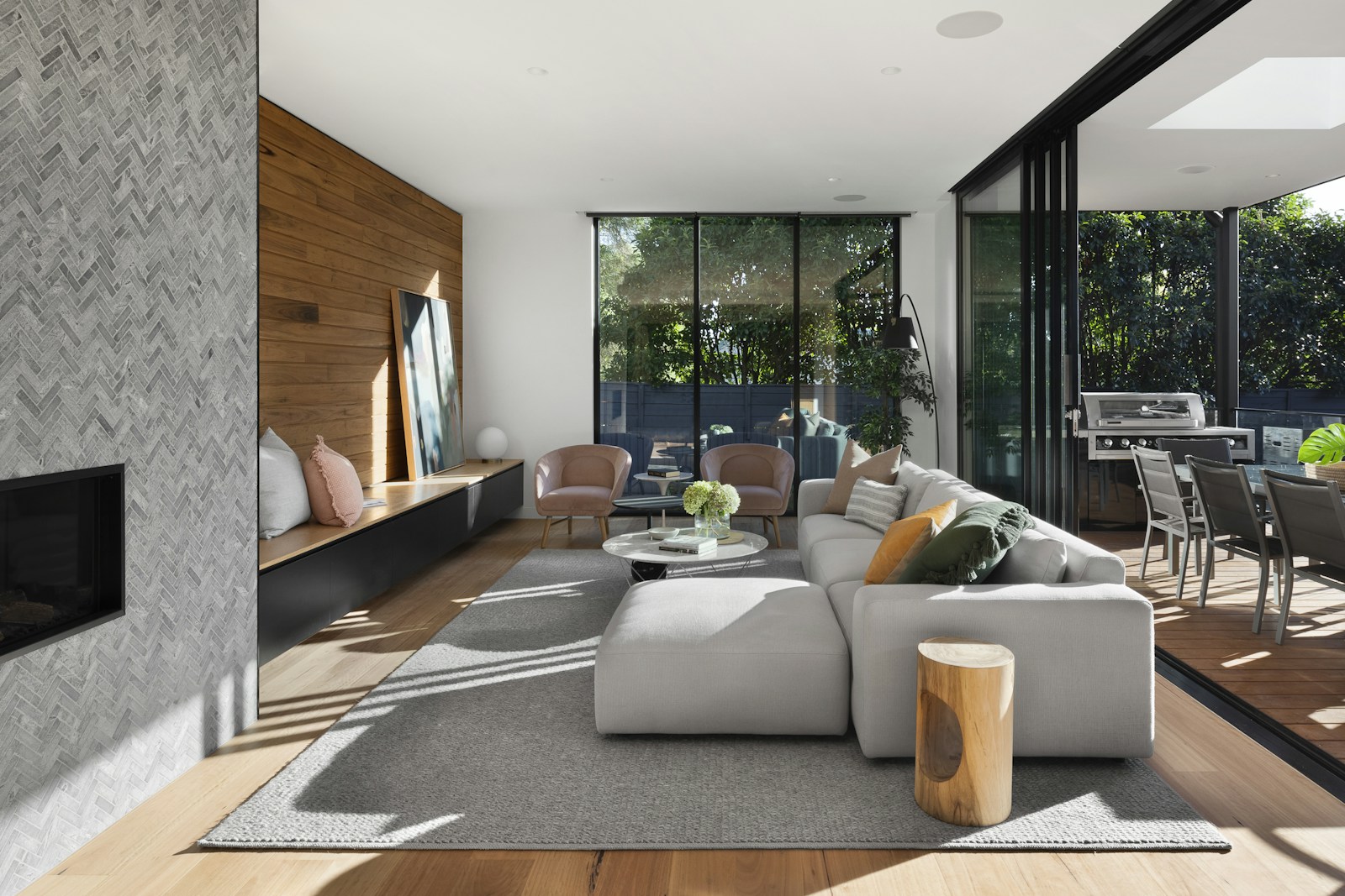 Open living room to terrace, no faces