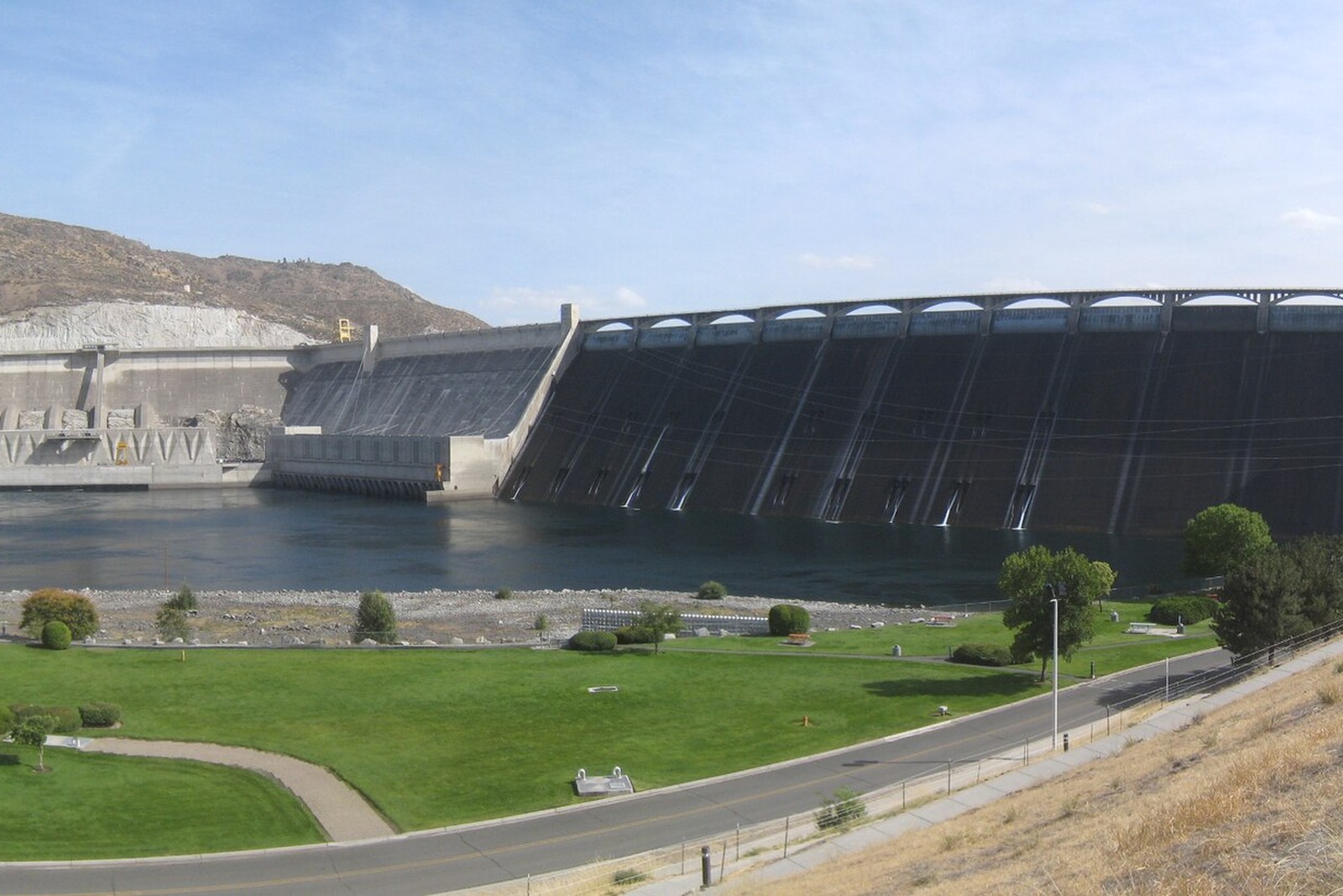 Grand Coulee Dam face and forebay park