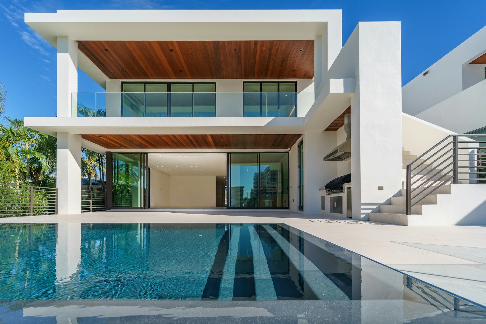 Stay exterior with pool, no faces