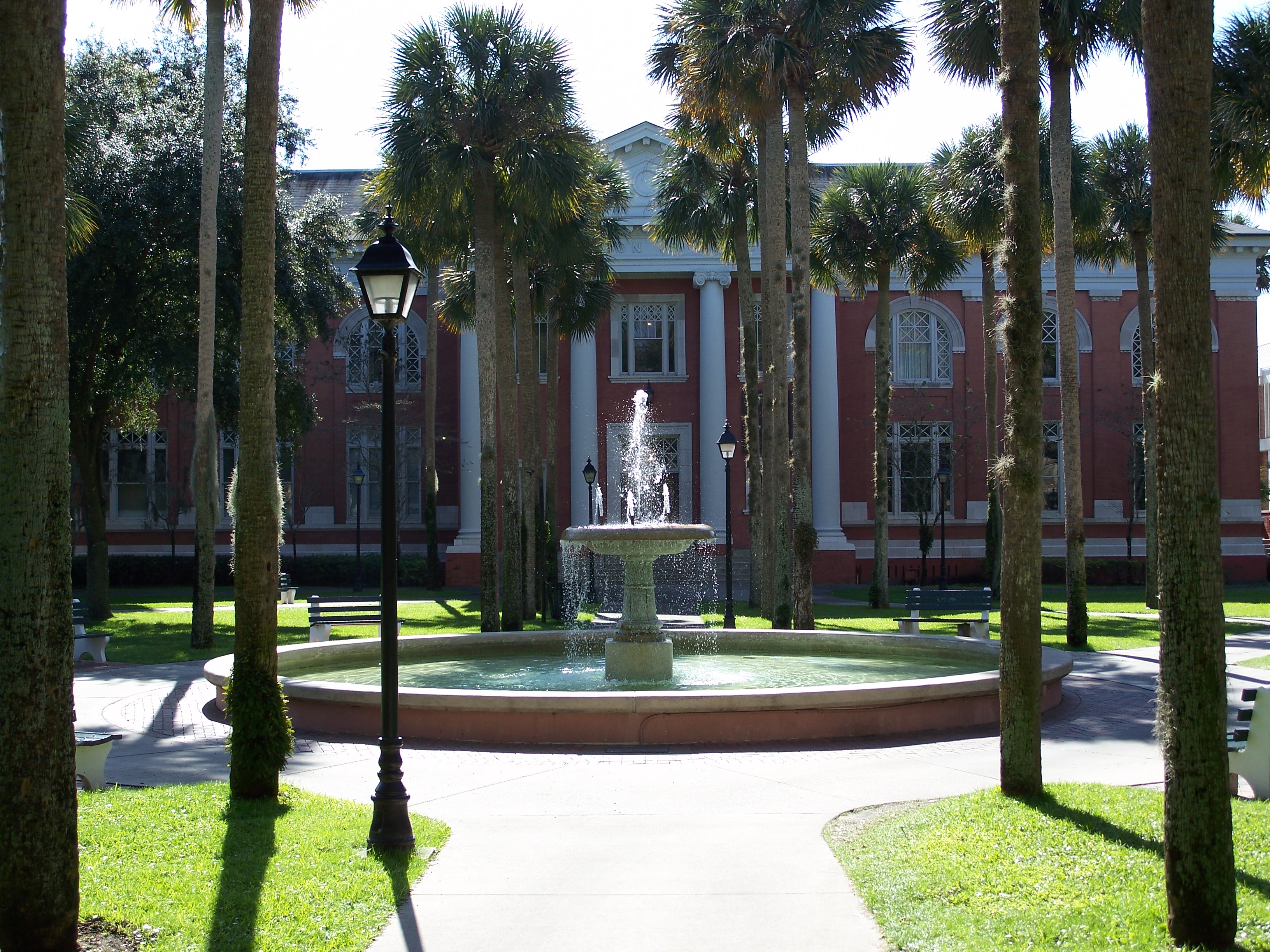 Sampson Hall on the Stetson University campus in DeLand, Florida. Wikimedia Commons.