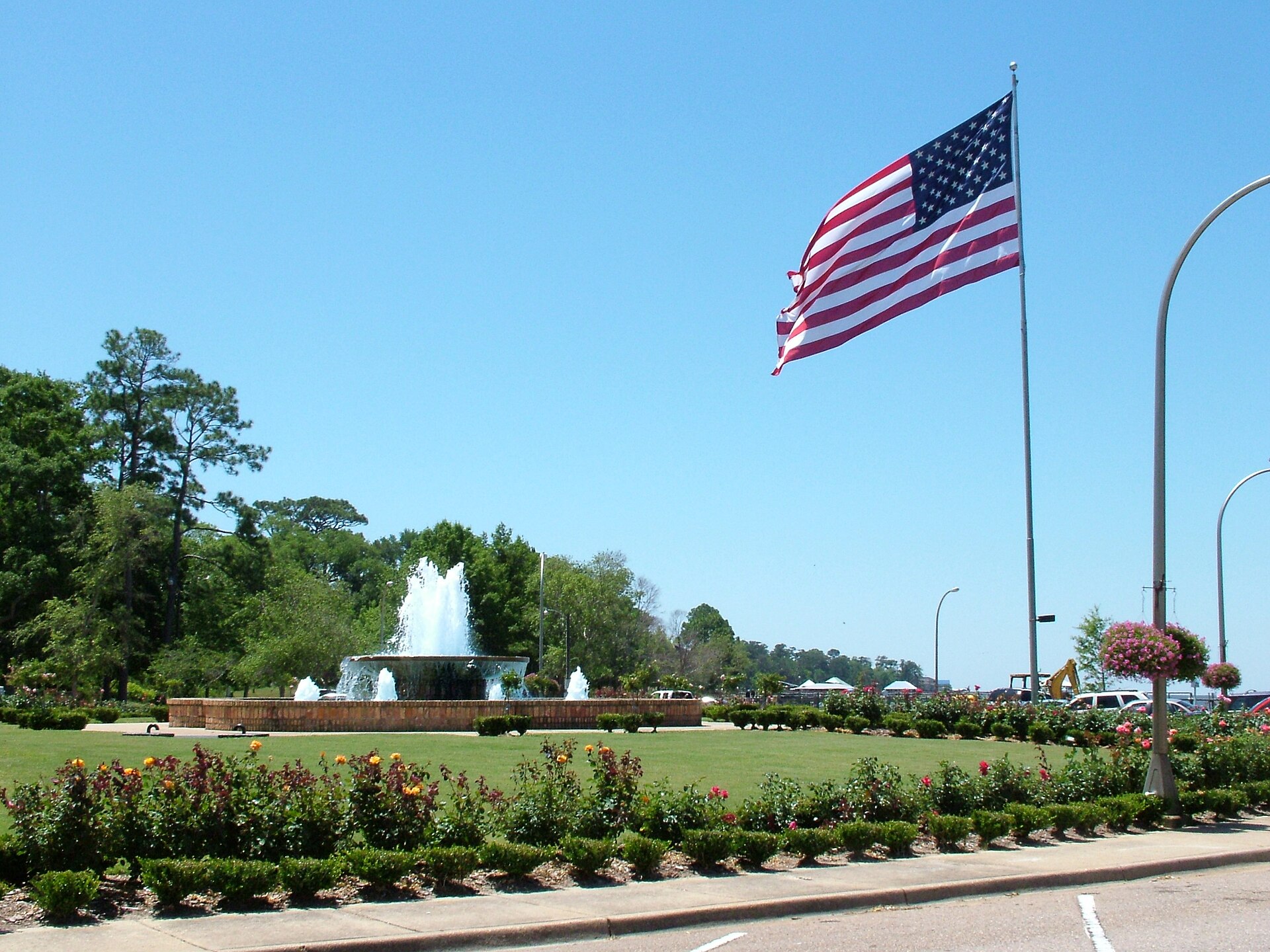 Fountain and flag at Fairhope Municipal Pier park