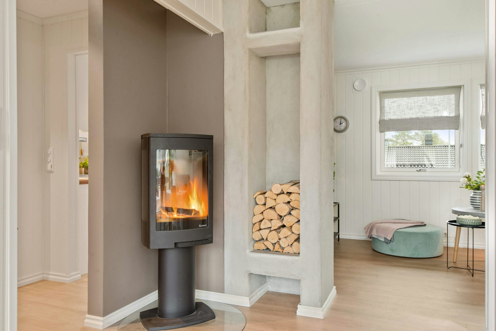 Stay interior with stove, no faces