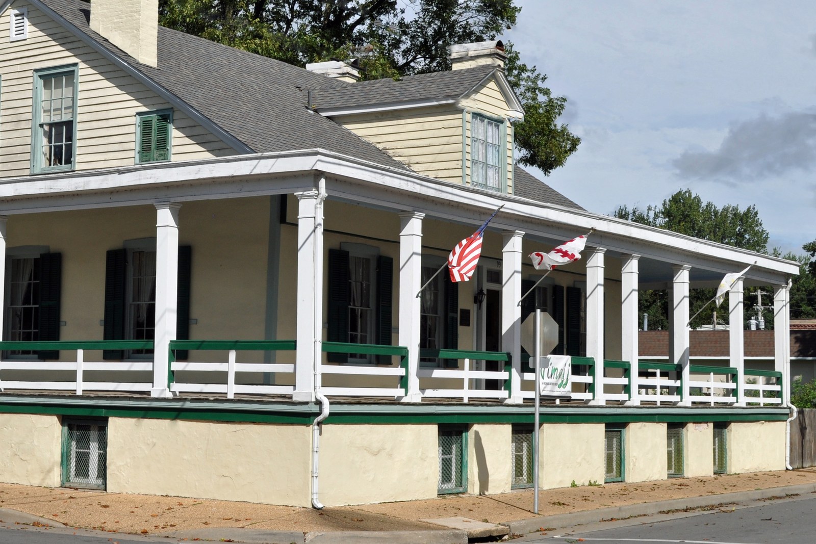 Porch house with columns, no faces
