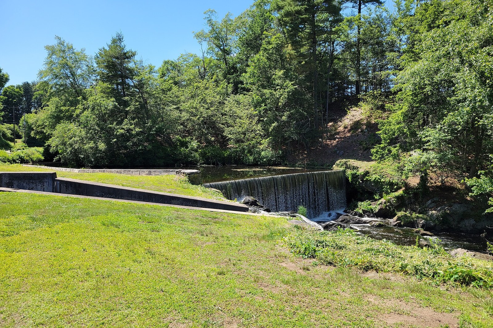 Little River dam in Woodstock, Connecticut
