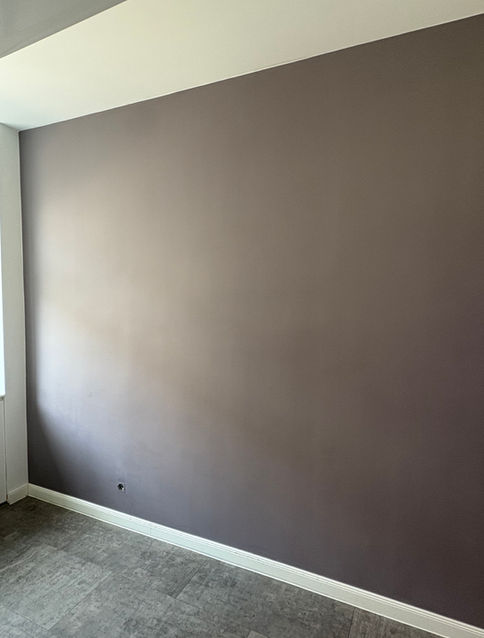Ausgangspunkt des Projektes ist eine dunkel gestrichene Wand