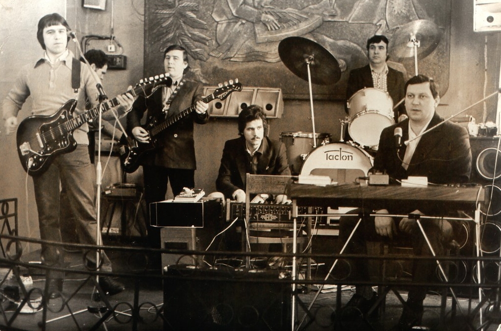 Группа бобры середина. Группа славяне слушать. Рок группа славяне. Славянский рок группы. Группа славяне градский.