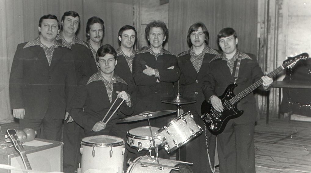 Группа славяне железнодорожный. Группа славяне морская авиация. Виа славяне рассказово. Вокальный дуэт братья славяне. Группа славяне слушать.