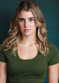 What should I wear for acting headshots?