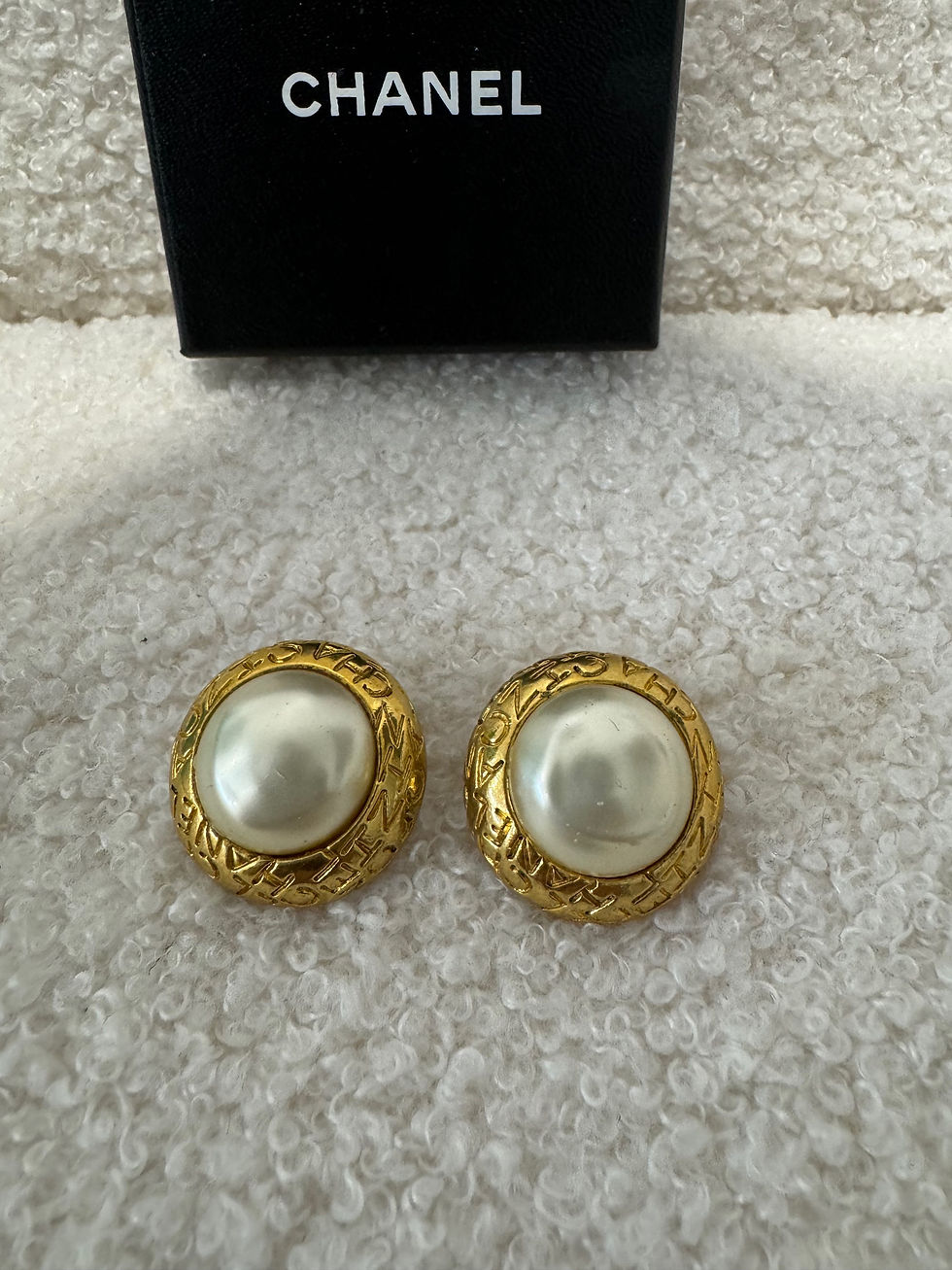 Thumbnail: Vintage chanel clip-on earrings 