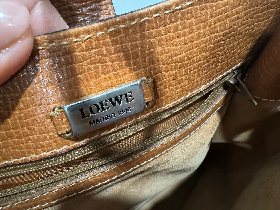 Thumbnail: Vintage Tan Leather LOEWE Shoulder Bag 
